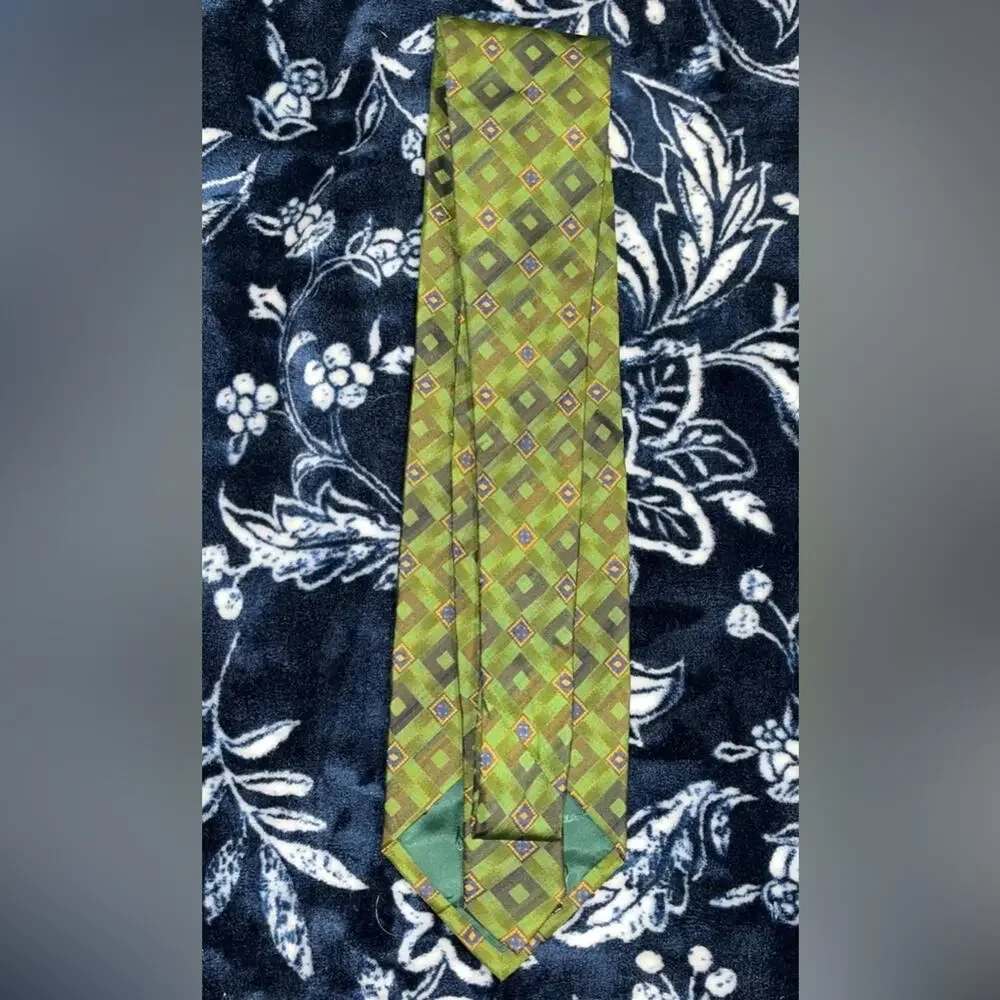 Umbria by Tie Rack Made in Italy 100% Silk Necktie